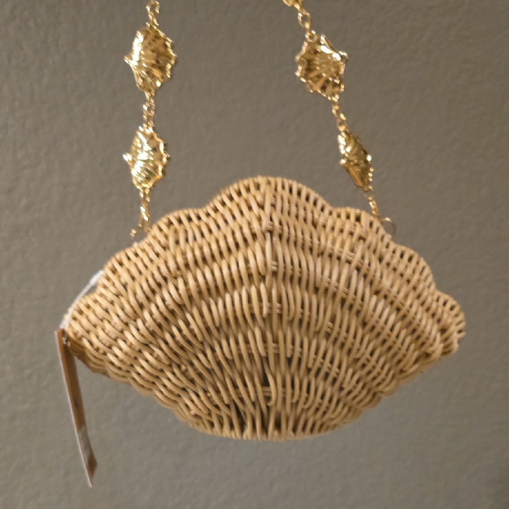 NWT Tommy Bahama Seashell Bag with Gold Chain - Picture 10 of 10